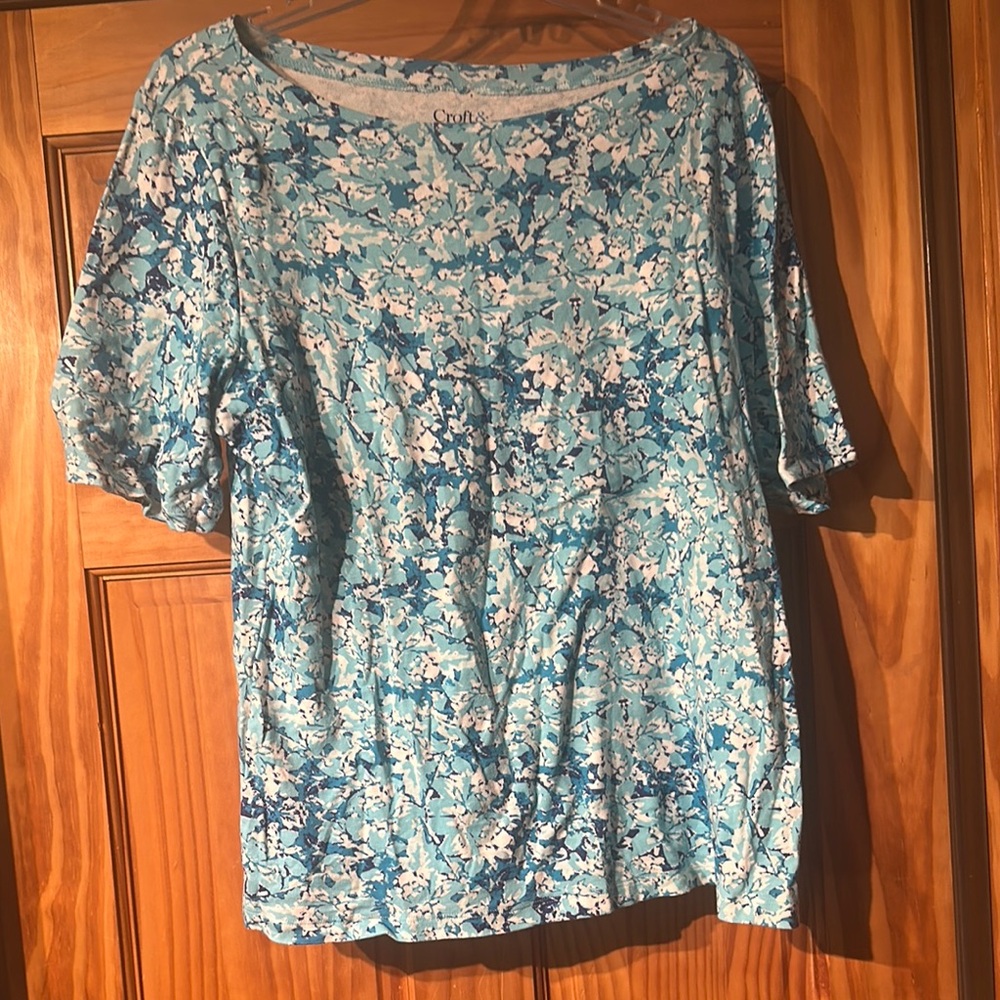 Croft & Barrow Blue and White Relaxed Short Sleeve Blouse